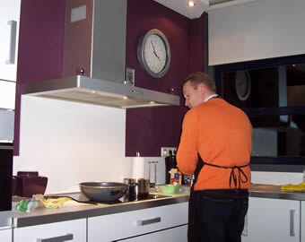 Hombre en la cocina