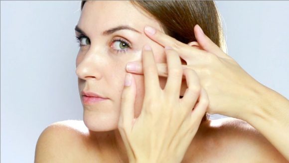 ¿Arrugas? Combátelas Con Ejercicios Faciales