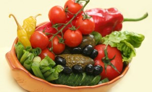 Tomates rellenos con ensalada de papas