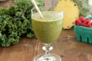 Smoothie de apio, pepino y piña para adelgazar