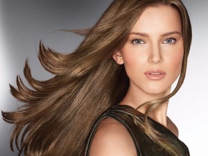 Consejos para prevenir que las canas aparezcan a temprana edad