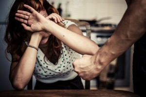 Hombres que son violentos con su pareja sí pueden cambiar