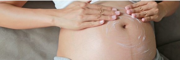 La mujer embarazada experimenta cambios hormonales y físicos entre ellas su piel se transforma. Por ello, es importante durante esta fase el cuidado.