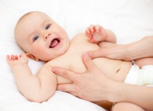 Beneficios de los masajes para estimular a los bebés