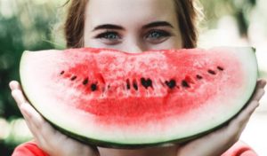 Colágeno casero con sandia para una piel de porcelana