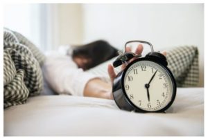 Efectos negativos de posponer el despertador