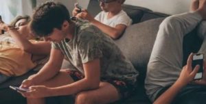 Asocian trastorno obsesivo compulsivo con exposición de jóvenes a videos