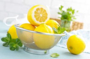 El agua de limón y sus  beneficios para el cuerpo humano