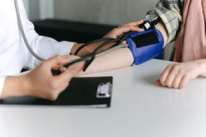 Monitorear preventivamente la presión arterial puede salvar vidas