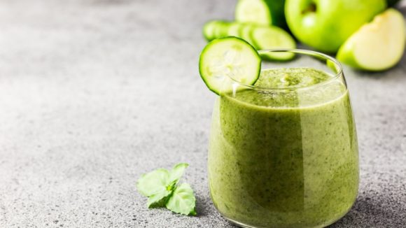 Descubre cómo rejuvenecer tu cuerpo con el poder del jugo verde y el aloe vera