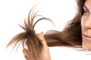 Cuidado del cabello quebradizo: tips y consejos para fortalecerlo