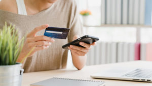 Comprar a crédito no es el problema depender de ello sí